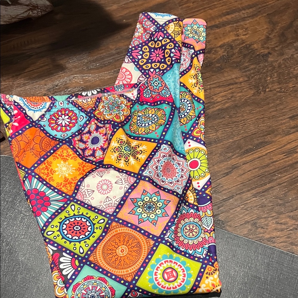 Ladies multicolor leggings bottoms only measures 14 x 31